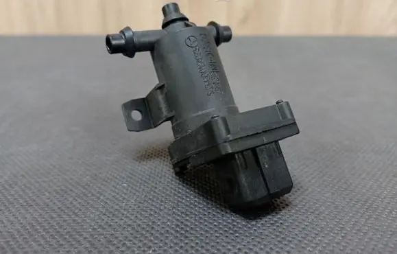 Mercedes-Benz SLK R170 Valve vacuum 2028000178 A2028000178