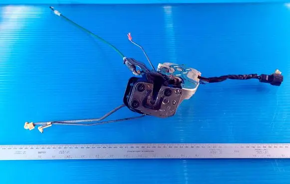 KIA Sorento Front door lock 020603