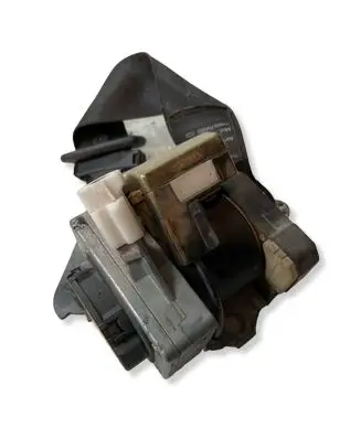 Volkswagen PASSAT B5.5 Front seatbelt 00064684