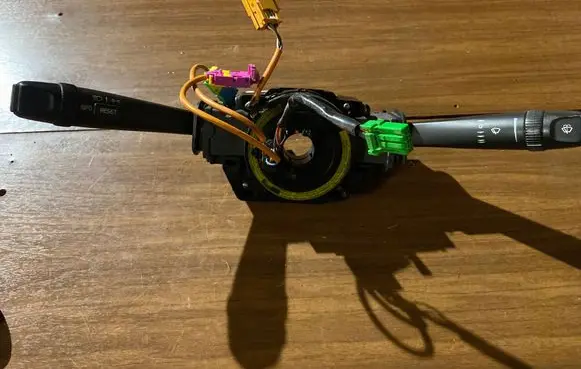 Wiper turn signal indicator stalk/switch