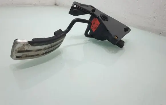 Nissan Qashqai+2 Accelerator throttle pedal