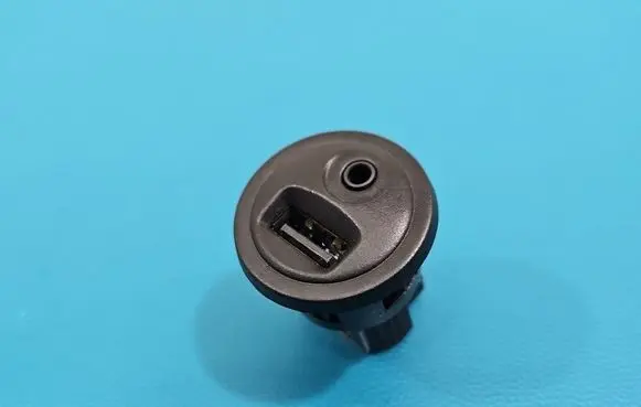 DS Automobiles 4 USB socket connector 9664795277 IMPRK1560119