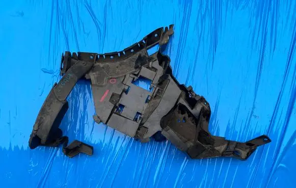 Land Rover Evoque II Rear bumper mounting bracket k8d2-17b930-a