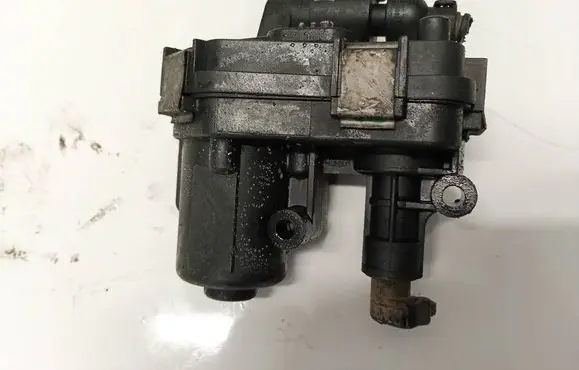 Opel Insignia A Intake manifold valve actuator/motor tms2