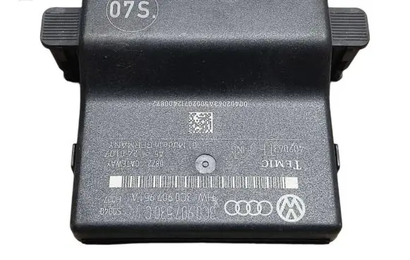 Volkswagen PASSAT B7 Gateway control module 3C0907530C 3C0907951A 402063