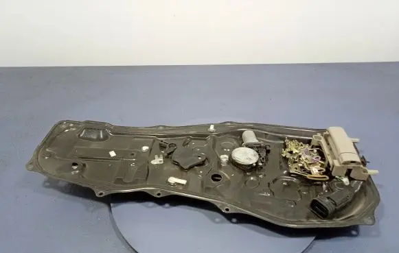 Rear door window regulator with motor