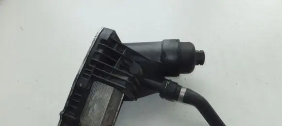 BMW 3 E90 E91 Engine oil radiator 70377354 8507626