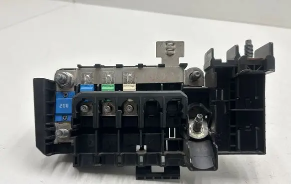 Infiniti Q30 Fuse module A2465400950 YAP2949511 2187177