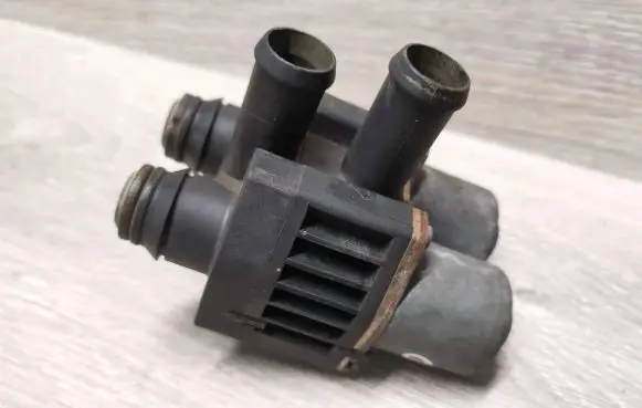 Mercedes-Benz E W210 Coolant heater control valve 0018307884 1147412115