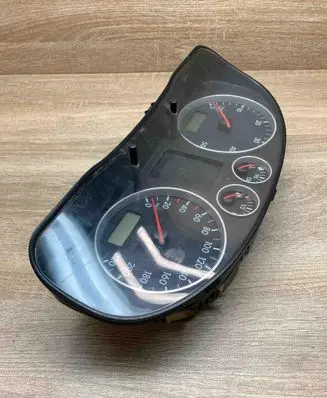 Volkswagen PASSAT B5.5 Speedometer (instrument cluster) 3B0920807A