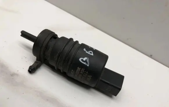 Volkswagen PASSAT B6 Windscreen/windshield washer pump 1T0955651 3028149