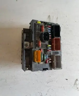 Citroen Berlingo Fuse module 9664706180 3EK400