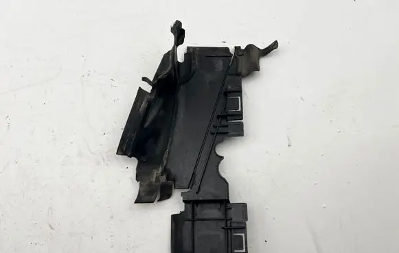 Mercedes-Benz E W212 Intercooler air guide/duct channel