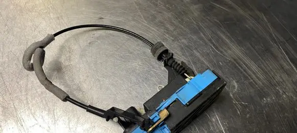 Volvo XC70 Front door lock 30699360