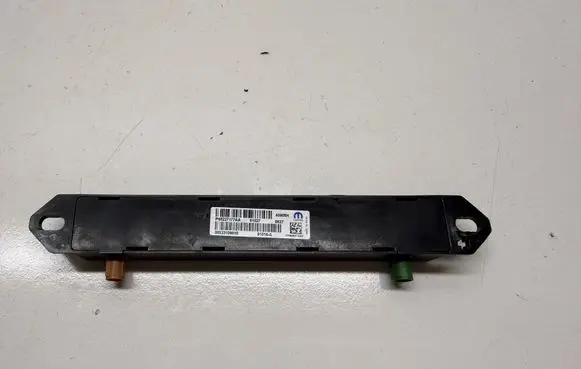 Chrysler Pacifica Antenna control unit P68227177AA 00533109810