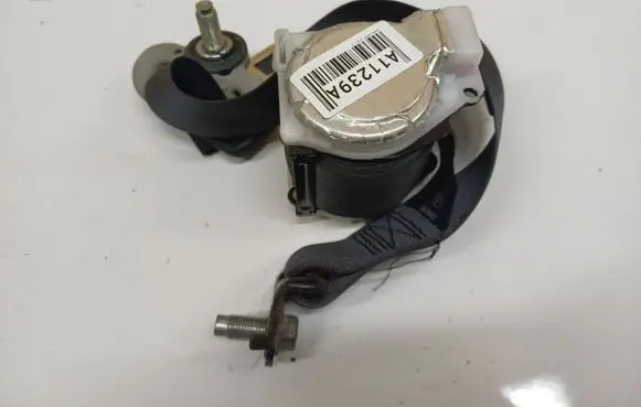 Honda Civic IX Rear seatbelt 067693