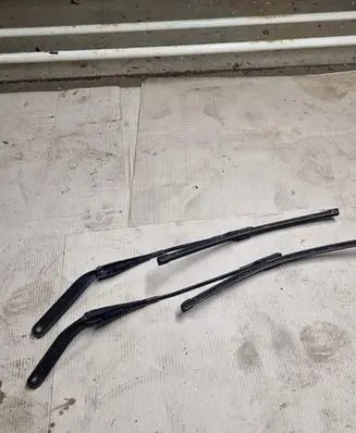 BMW 1 E81 E87 Headlight wiper arm set 