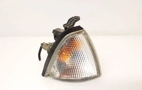 Nissan Primera Front indicator light 21024548