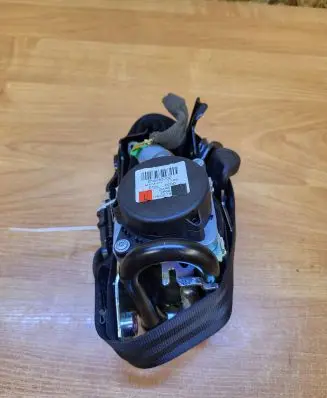 Volvo V60 Front seatbelt 616155700 012L0000