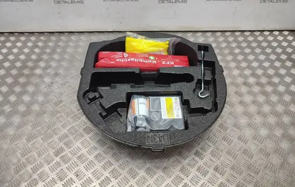 Mazda 2 Tool set D43N688MX