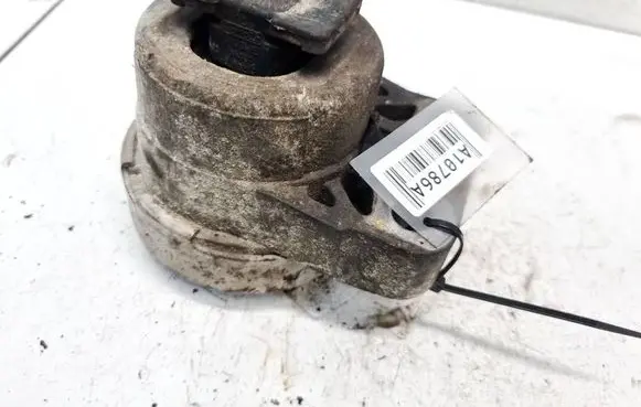 Engine mount bracket