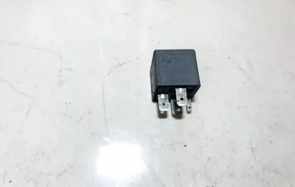 Volkswagen Touareg I Other relay 1j0906381a v23134b63x396