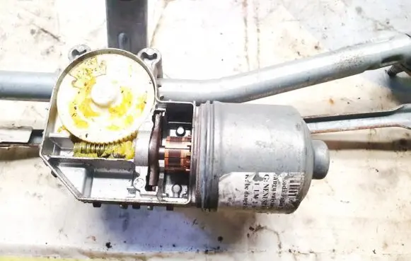 Skoda Fabia Mk1 (6Y) Wiper motor