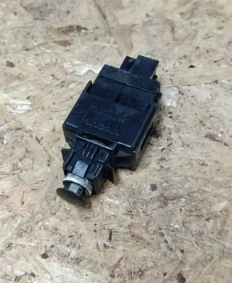 Volvo 850 Brake pedal sensor switch 9128577