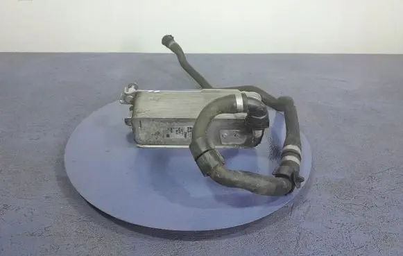 BMW 5 G30 G31 G38 Engine oil radiator 8570062