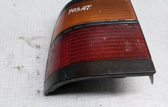 Volkswagen PASSAT B3 Rear/tail lights 333945111