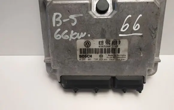Volkswagen PASSAT B5 Engine control unit/module 038906018P 0281001720