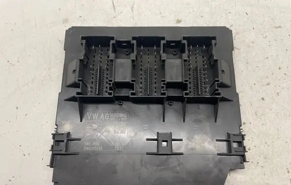 Volkswagen Touran II Comfort/convenience module 5K0937086Q BCMB035