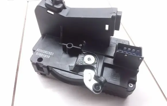 Opel Vivaro Rear door lock 93851810 8200282323