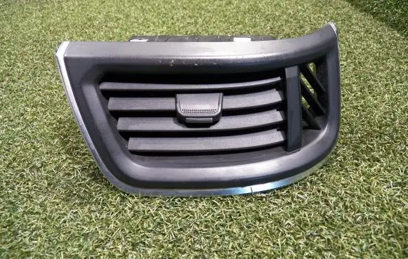 Renault Trafic III (X82) Dashboard side air vent grill/cover trim 687603893R