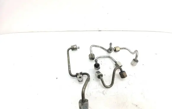 Volkswagen Caddy Fuel injector supply line/pipe 