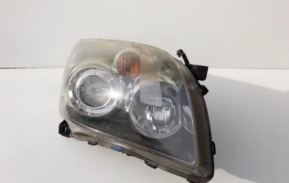 Toyota Avensis T250 Headlight/headlamp HCHR568 35106 11329