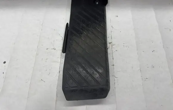 Foot area side trim
