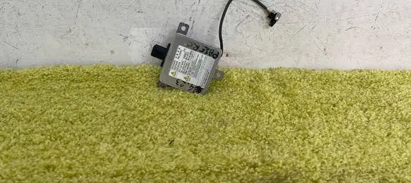Mitsubishi Pajero Xenon control unit/module 