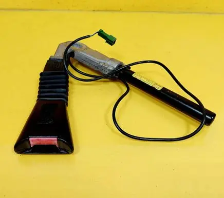 Opel Vectra B Front seatbelt buckle 90585748