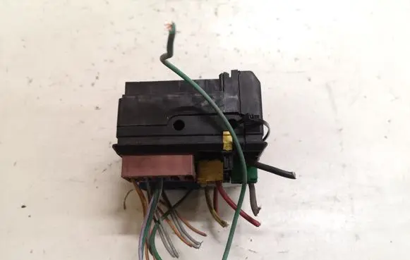 Citroen Xantia Relay mounting block 