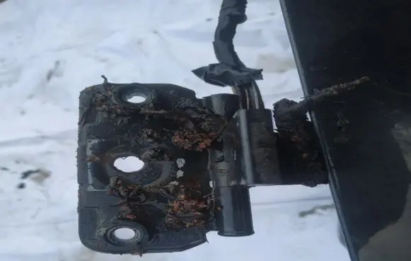 Jeep Grand Cherokee (WJ) Tailgate/trunk/boot hinge