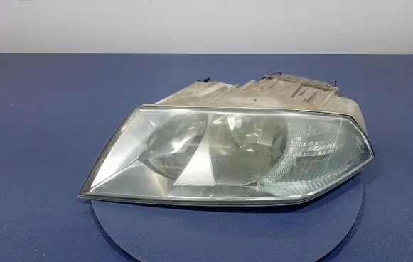 Skoda Octavia Mk2 (1Z) Headlight/headlamp 