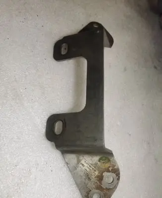 Mercedes-Benz C W205 Muffler mount bracket/holder A1774900200