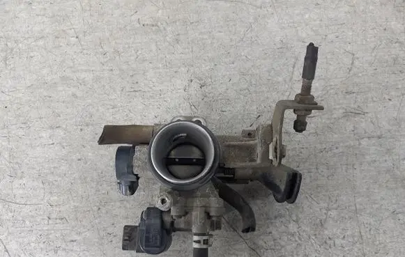 Toyota Yaris Throttle body valve 
