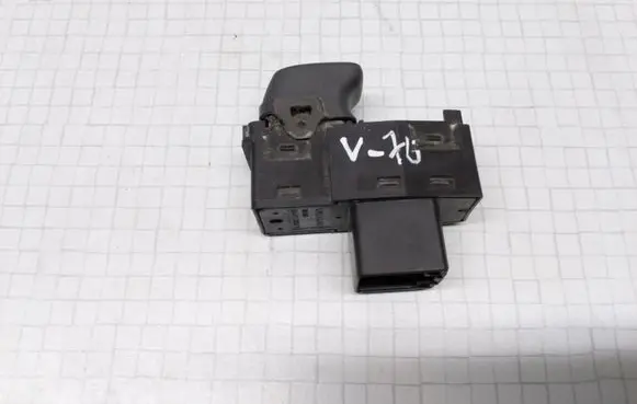 Volvo V70 Electric window control switch 19206 9472275 02W472