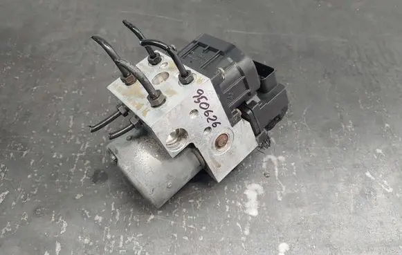 Volkswagen PASSAT B5.5 ABS Pump 8E0614111AB 0265216559