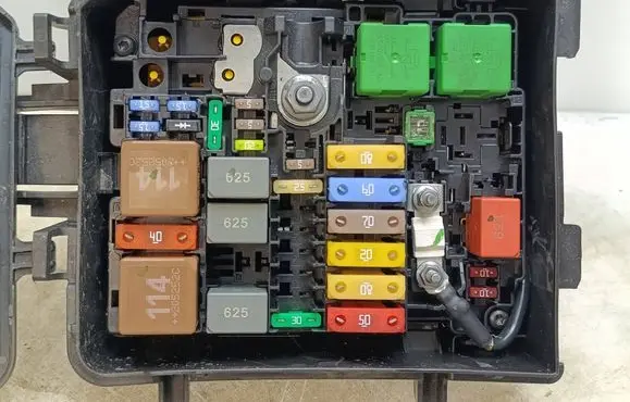 Opel Corsa F Fuse box set 9824510780 9826717980 43917101