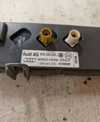 Audi A4 S4 B8 8K Aerial antenna amplifier 8K5035225J 0109338