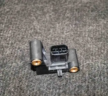 BMW 5 E60 E61 Airbag deployment crash/impact sensor 6977398