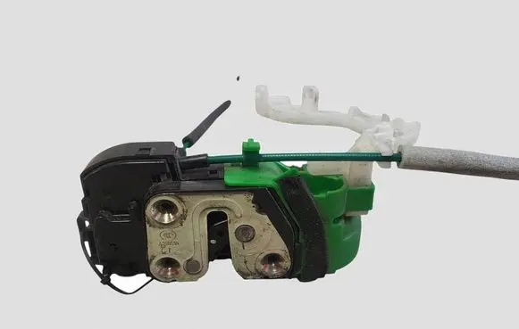 Hyundai i40 Front door lock 813103Z000
